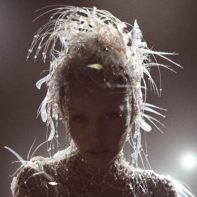 Miley Cyrus to Release Pop Opera Film SOMETHING BEAUTIFUL; Watch the New Trailer