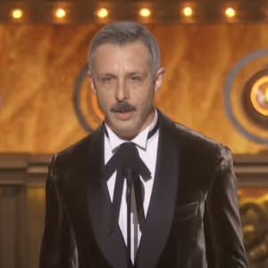 Video: Jeremy Strong Accepts Tony Award For AN ENEMY OF THE PEOPLE