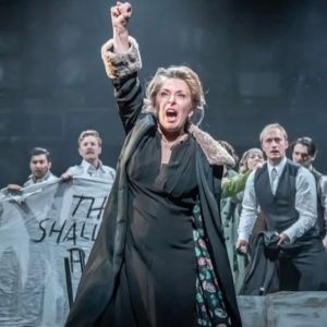 Jewish Actress Tracy-Ann Oberman Asked Not To Leave London Theatre Due To Safety…