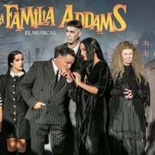 FOTOS: La FAMILIA ADDAMS inunda de humor y misterio el Teatro Calderón de Madrid con su gran estreno
