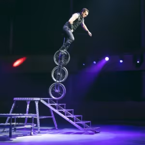 CIRCUS VAZQUEZ Returns With New Production