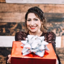 Monica Ortiz Releases A Warm Holiday EP