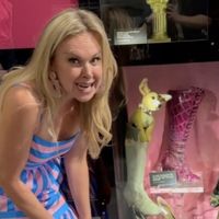 Video: Laura Bell Bundy Brings LEGALLY BLONDE Shoes to the Museum of Broadway Video