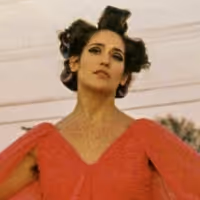 VIDEO: Lola Kirke Releases Music Video for 'Pink Sky'