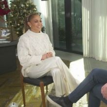  Jennifer Lopez Opens Up to CBS SUNDAY MORNING About Acting, Happiness and More!
