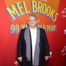 Patton Oswalt, Tony Hale and More to Star in BEVERLY HILLS at Dynasty Typewriter