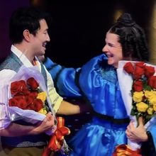 Video: John Cameron Mitchell & Simu Liu Take First Bows in OH, MARY!