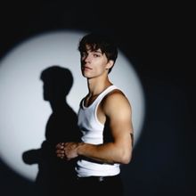 Pop Powerhouse Alex Sampson Releases New 'Hopeless Romantic' EP