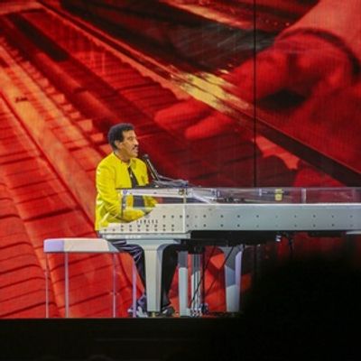 Review: SING A SONG ALL NIGHT LONG TOUR at Grand Casino Arena
