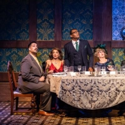 Review: CLUE at Mercury Theater Chicago