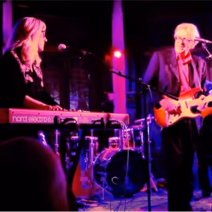 Bees Deluxe Brings Acid Blues to The Cutting Room