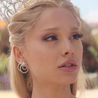 Video: WICKED: FOR GOOD Teaser Offers Closer Look at Glinda and Elphaba’s Duel Video