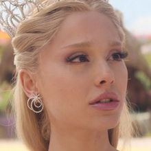 Video: WICKED: FOR GOOD Teaser Offers Closer Look at Glinda and Elphaba’s Duel