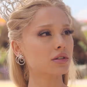 Video: WICKED: FOR GOOD Teaser Offers Closer Look at Glinda and Elphaba’s Duel