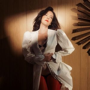 Jena Malone Sets 'Flowers for Men' Album; Check Out the Lead Single Now Video