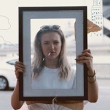 London Singer-Songwriter Eloise Debuts New Single 'Therapist'