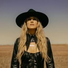 Lainey Wilson Scores Eighth #1 at Country Radio with '4x4xU'