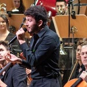Video: Sebastián Yatra Joins Lang Lang For 'Dos Oruguitas' Performance