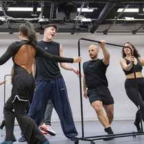 El talento español conquista Washington: Eric González en el estreno mundial de AGUARDIENTE