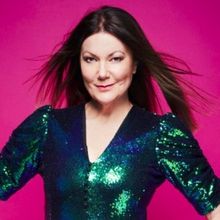 EDINBURGH 2023: Review: FIONA ALLEN: ON THE RUN, Pleasance Courtyard