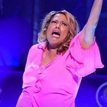Video: Jennifer Holliday Performs Iconic DREAMGIRLS Song With Broken Microphone