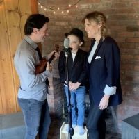 Living Room Concerts: MOULIN ROUGE's Robyn Hurder and Family Sing Lullabies!