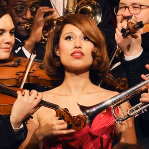 Review: RAYE Balances Power and Emotional Honesty in Sold-Out Vancouver Show