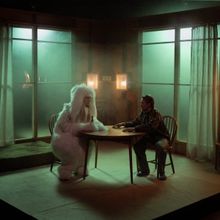 Arvio: KaniJaniKani hyppäyttää meidät suorituskulttuurin kauhuihin maagisen reali