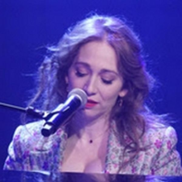 VIDEO: Regina Spektor Performs on LATE NIGHT Ahead of Sold Out US Tour Photo