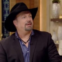 VIDEO: Garth Brooks Talks About Getting Discovered on LIVE WITH KELLY AND RYAN