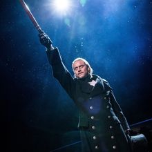 Hayden Tee to Return as 'Inspector Javert' in LES MISÉRABLES Tour