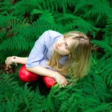 Kate Bollinger Shares New Single 'Lady in the Darkest Hour'