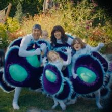 Alanis Morissette Releases Music Video for 'Ablaze'
