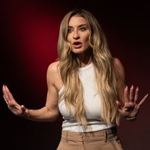 Interview: Nicole Travolta Talks Shopping Addiction in New Show at SoHo Playhouse