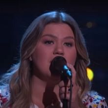VIDEO: Kelly Clarkson Covers 'Always'