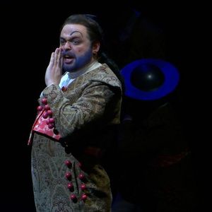 Video: Luke Sutliff Performs ‘Largo al factotum’ From THE BARBER OF SEVILLE at Ca Interview