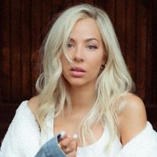 Mackenzie Porter Sets Debut Album 'Nobody's Born With a Broken Heart'