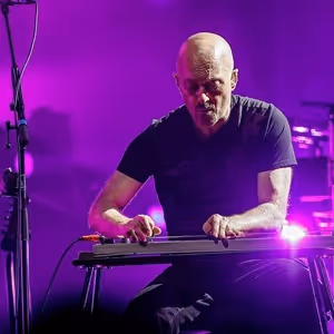 Interview: Damian Darlington of Brit Floyd's THE MOON, THE WALL AND BEYOND TOUR at…
