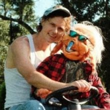 VIDEO: Whitmer Thomas Shares 'Stick Around' Music Video