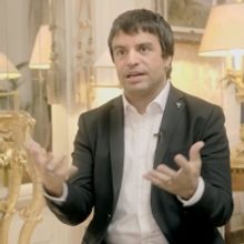 TV: ¿Cuál es la canción favorita de Manu Guix en CANTANDO BAJO LA LLUVIA?