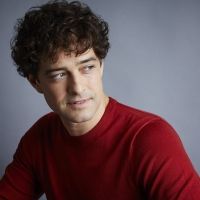 BWW Interview: Lee Mead Discusses His CHRISTMAS SINGLE, 'In My Arms For Christmas'