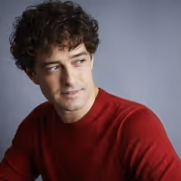 BWW Interview: Lee Mead Discusses His CHRISTMAS SINGLE, 'In My Arms For Christmas'