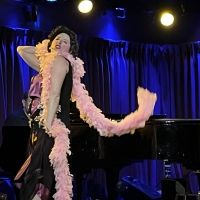 BWW Review: With Flair and A Flourish Kimberly Faye Greenberg Tells The Tale of…