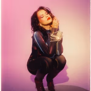 Abigail Barlow Releases New Single 'Modern Day Madona'