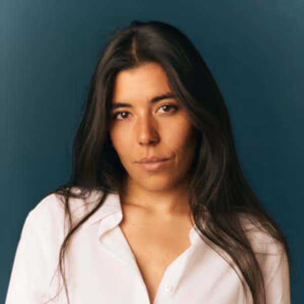 Vitoria de Oliveira Keeps Coming Back to the Work Photo