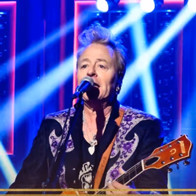 The Stray Cats Bring Rockabilly Energy to THE TONIGHT SHOW With ROCK THIS TOWN
