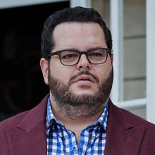 Josh Gad Returns For WOLF LIKE ME Season Two on Peacock This October