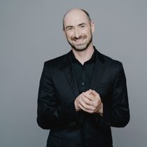 Philharmonia Baroque Orchestra Names Peter Whelan as New  Music Director