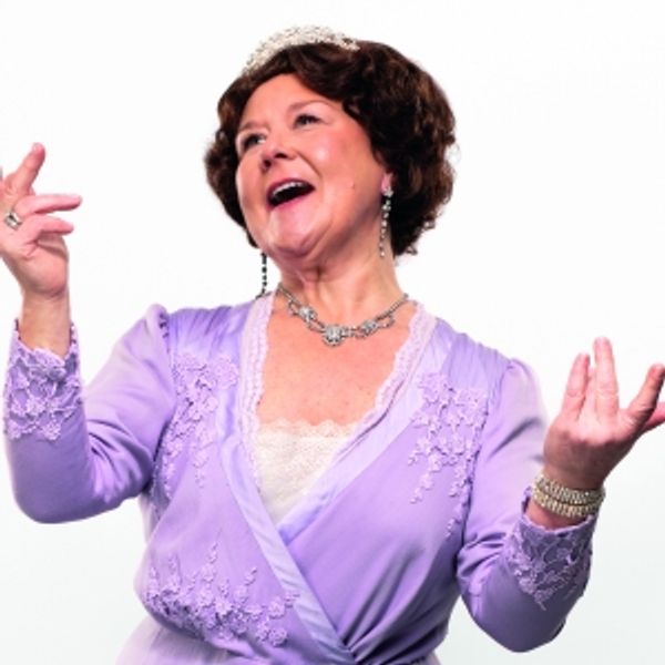 Video: Wendi Peters Stars As Florence Foster Jenkins in GLORIOUS! - UK Regional Theater Video