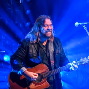 Alan Doyle Releases Live Video and Resumes 2024 North American Tour